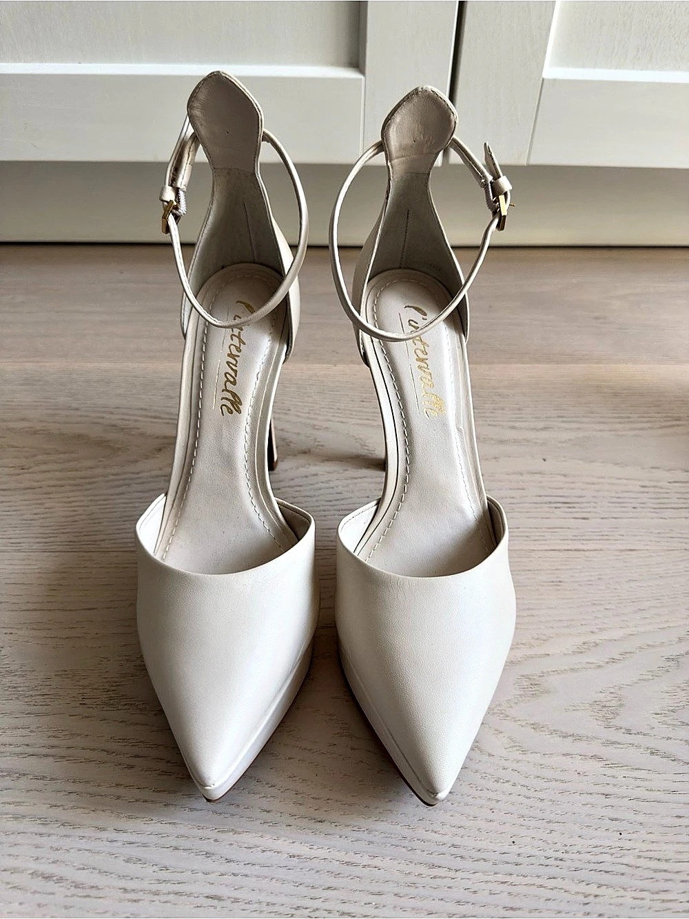 L’Intervalle Pointed-Toe Slingback Heels in White US 9